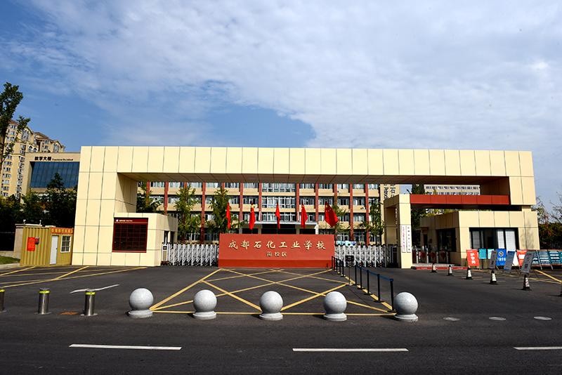 【精粹大讲堂・小化石青春修炼记】中考虽遇风霜，中职逆袭成光
